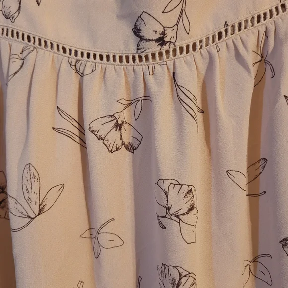 LC Lauren Conrad Blush Floral Blouse - Picture 4 of 5